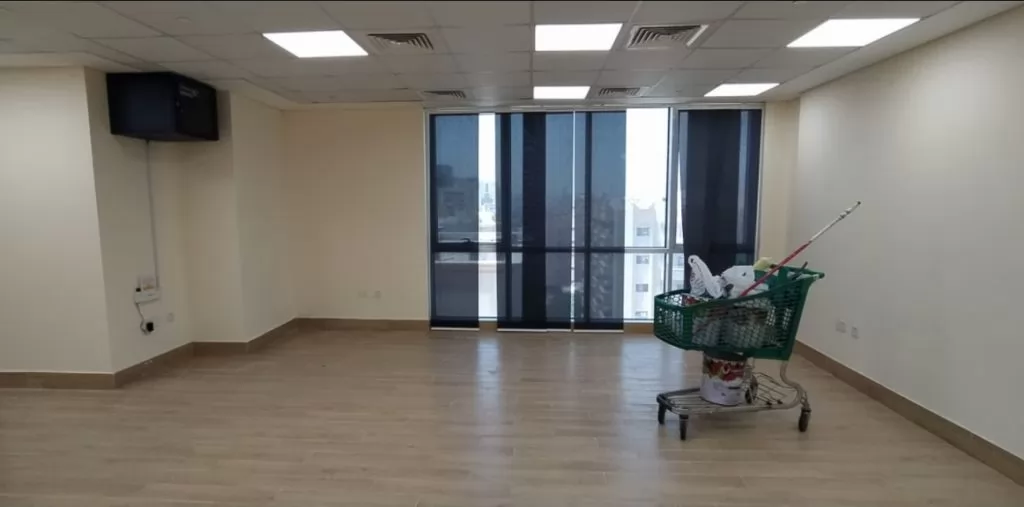 تجاري عقار جاهز غير مفروش مكتب  للإيجار في السد , الدوحة #14960 - 4  صورة 